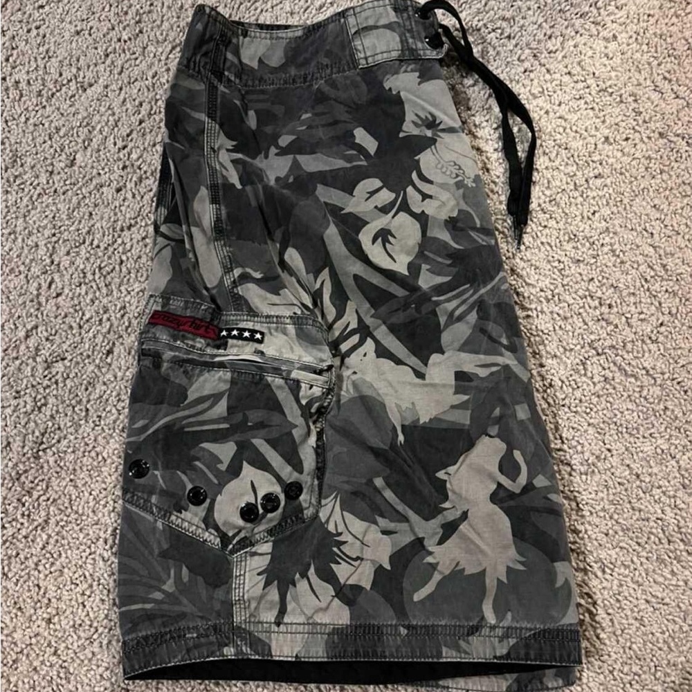 Men’s medium board shorts no liner with pocket and waterproof pouch- like new!